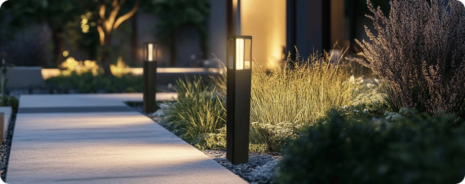 Zdjęcie lamp ogrodowych słupki czarne