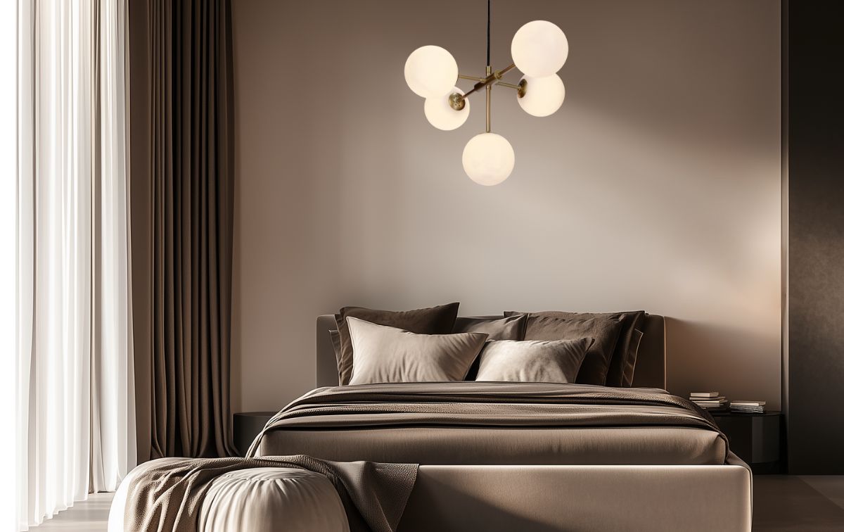 Oświetlenie w sypialni – inspiracje na światło, które sprzyja relaksowi i bliskości