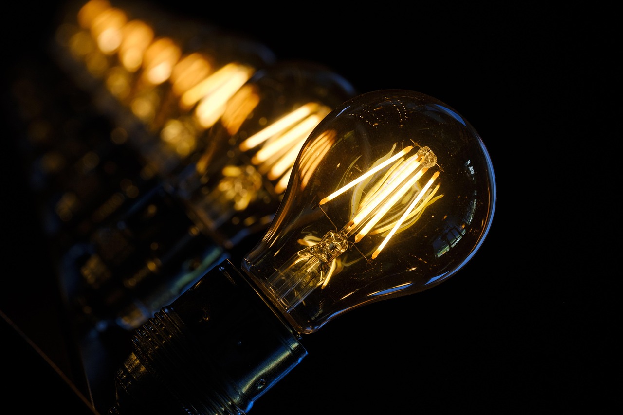 Jak czytać etykietę energetyczną lamp LED - co oznaczają symbole i klasy