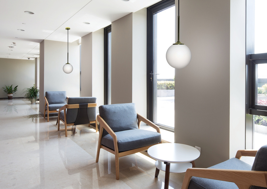 Lampa wisząca Glasgow szklana kula 15 cm złota do salonu E27 pojedyncza